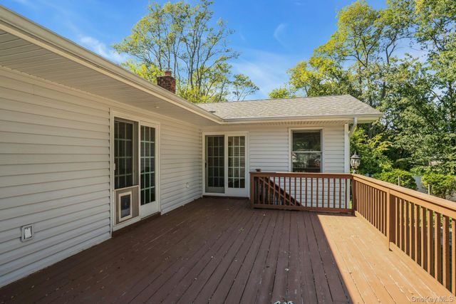 33 Pittoni Drive, Commack, NY 11725