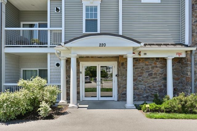 220 Martins Landing 102, North Reading, MA 01867