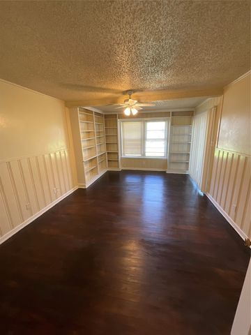 5767 Rockhill Road, Fort Worth, TX 76112