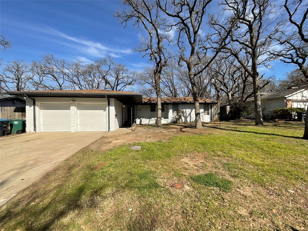 5767 Rockhill Road, Fort Worth, TX 76112