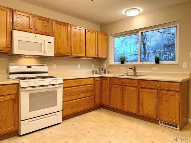 1320 Pepperhill Drive, Florissant, MO 63033