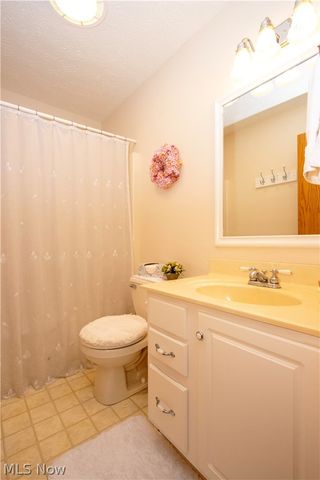 17361 Back Massillon Road, North Lawrence, OH 44666