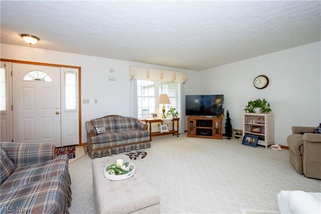 17361 Back Massillon Road, North Lawrence, OH 44666