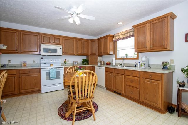 17361 Back Massillon Road, North Lawrence, OH 44666