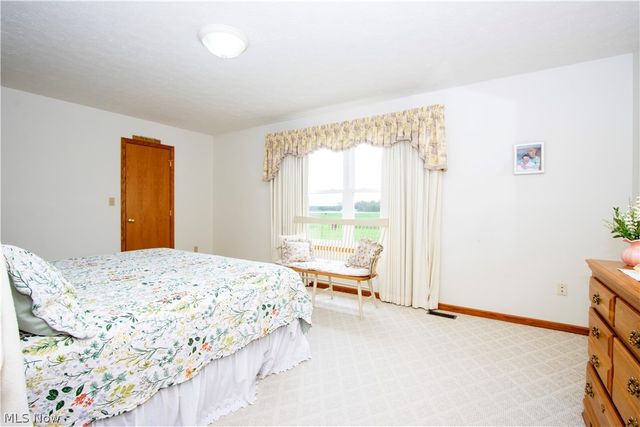 17361 Back Massillon Road, North Lawrence, OH 44666