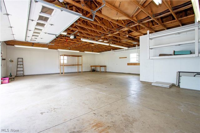 17361 Back Massillon Road, North Lawrence, OH 44666