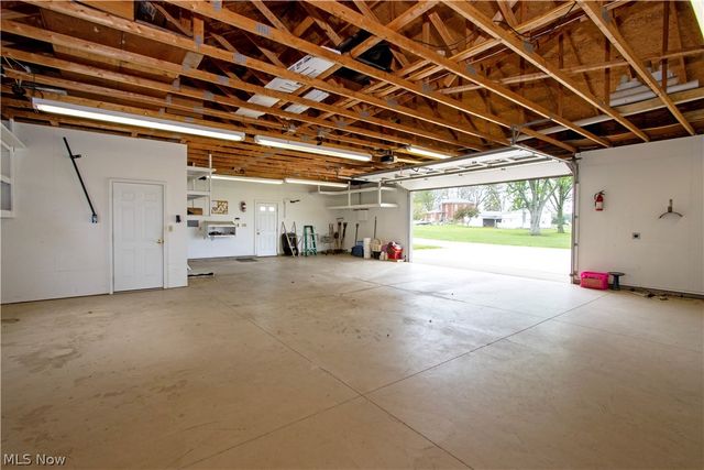 17361 Back Massillon Road, North Lawrence, OH 44666