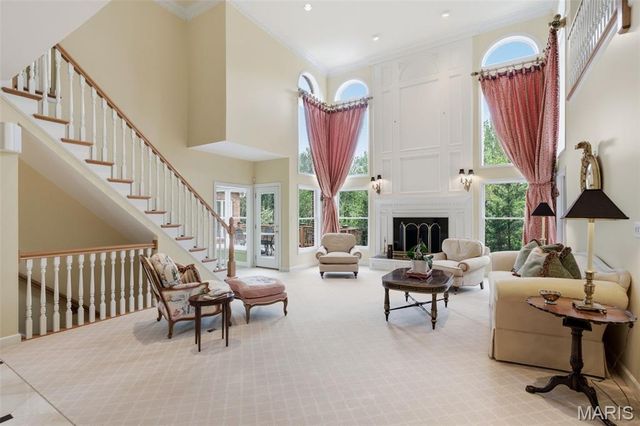 32 Huntleigh Downs Road, Frontenac, MO 63131