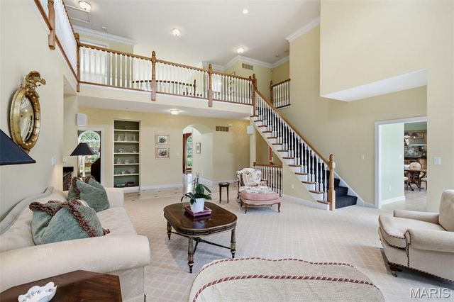 32 Huntleigh Downs Road, Frontenac, MO 63131