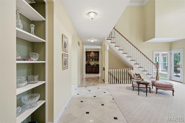 32 Huntleigh Downs Road, Frontenac, MO 63131