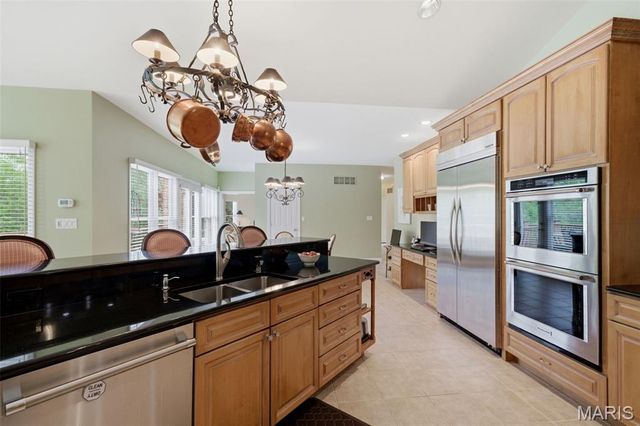 32 Huntleigh Downs Road, Frontenac, MO 63131