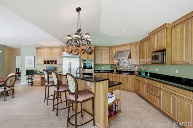 32 Huntleigh Downs Road, Frontenac, MO 63131