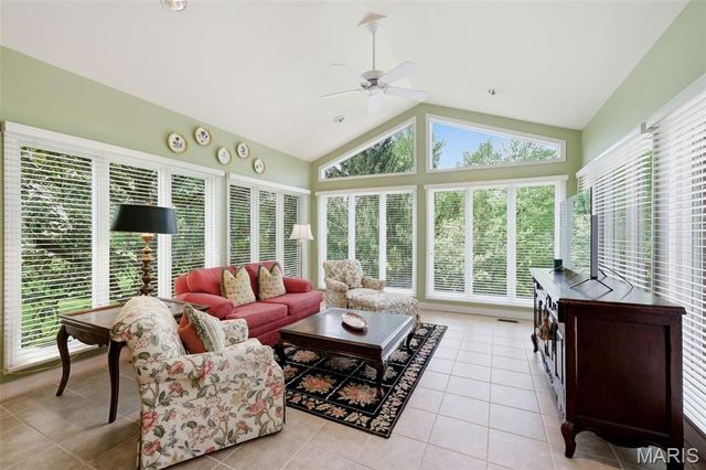 32 Huntleigh Downs Road, Frontenac, MO 63131