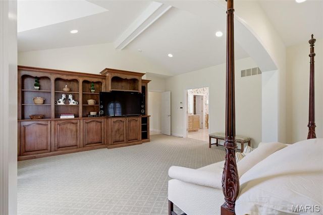 32 Huntleigh Downs Road, Frontenac, MO 63131