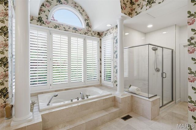 32 Huntleigh Downs Road, Frontenac, MO 63131