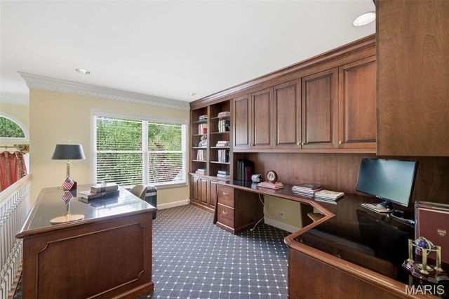 32 Huntleigh Downs Road, Frontenac, MO 63131