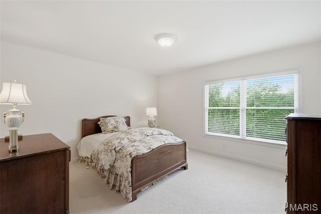 32 Huntleigh Downs Road, Frontenac, MO 63131