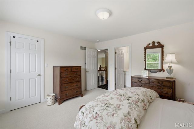 32 Huntleigh Downs Road, Frontenac, MO 63131