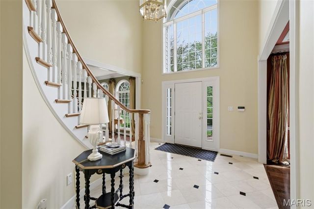 32 Huntleigh Downs Road, Frontenac, MO 63131