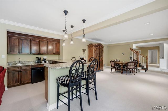 32 Huntleigh Downs Road, Frontenac, MO 63131