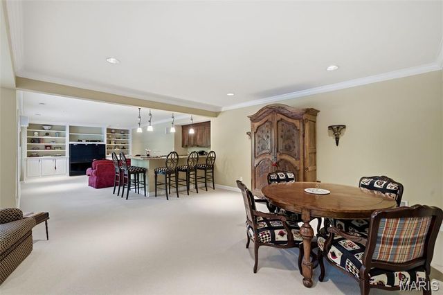 32 Huntleigh Downs Road, Frontenac, MO 63131