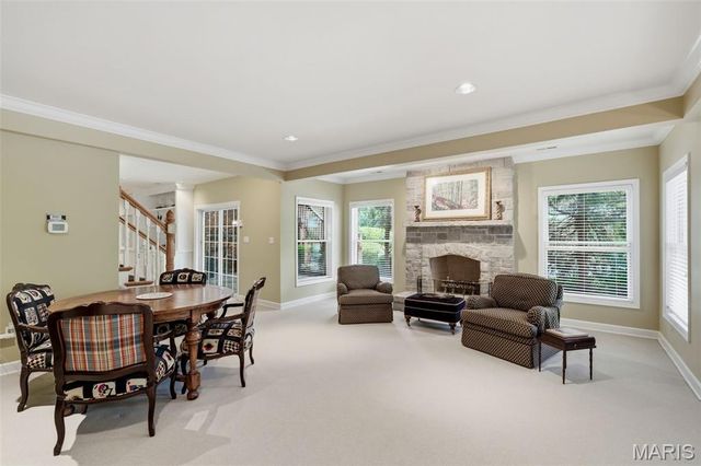 32 Huntleigh Downs Road, Frontenac, MO 63131