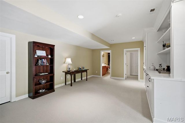 32 Huntleigh Downs Road, Frontenac, MO 63131