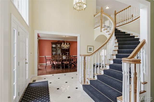 32 Huntleigh Downs Road, Frontenac, MO 63131