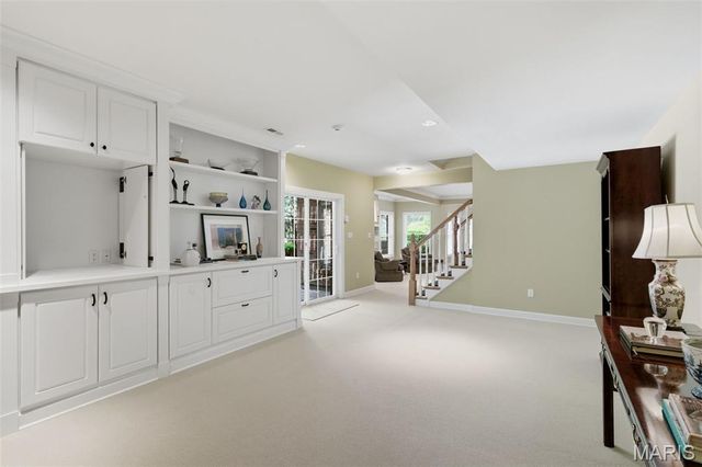 32 Huntleigh Downs Road, Frontenac, MO 63131