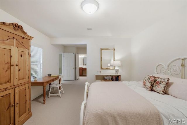 32 Huntleigh Downs Road, Frontenac, MO 63131