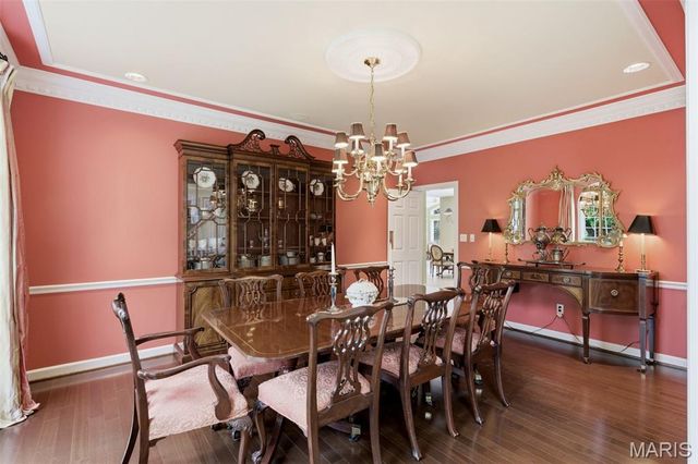 32 Huntleigh Downs Road, Frontenac, MO 63131