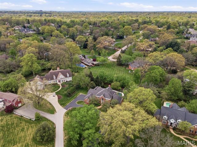32 Huntleigh Downs Road, Frontenac, MO 63131