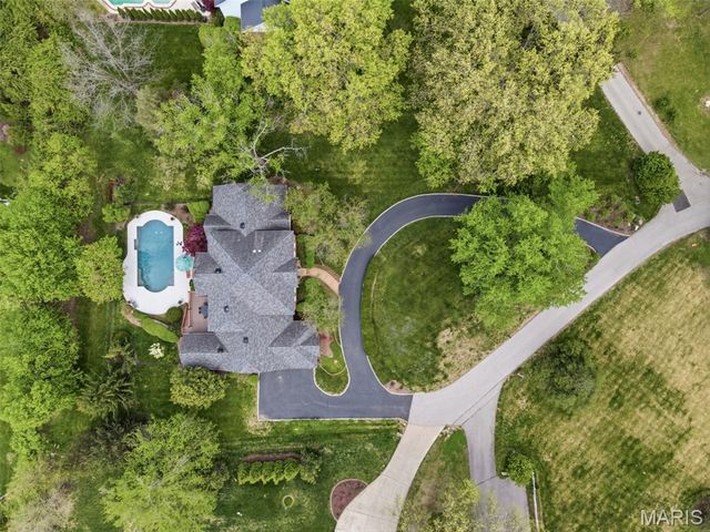 32 Huntleigh Downs Road, Frontenac, MO 63131
