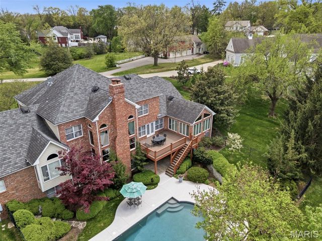 32 Huntleigh Downs Road, Frontenac, MO 63131