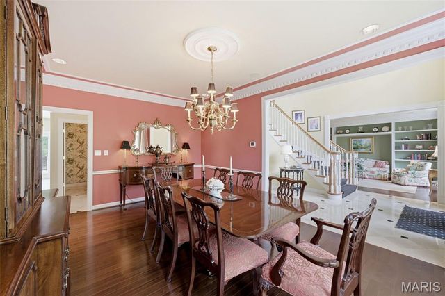 32 Huntleigh Downs Road, Frontenac, MO 63131