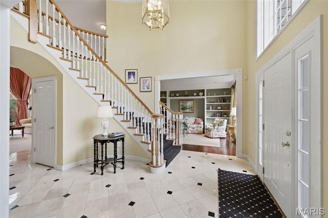 32 Huntleigh Downs Road, Frontenac, MO 63131