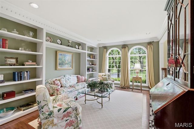 32 Huntleigh Downs Road, Frontenac, MO 63131