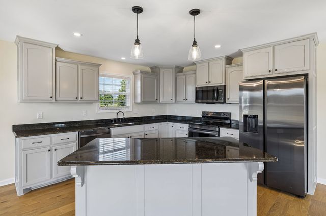 53 Morgan Rd, Lafayette, TN 37083