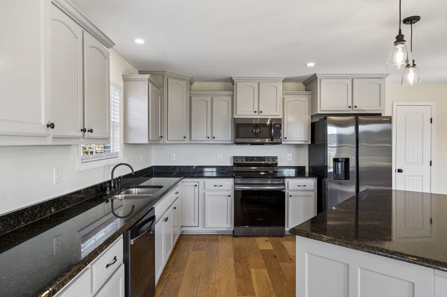 53 Morgan Rd, Lafayette, TN 37083