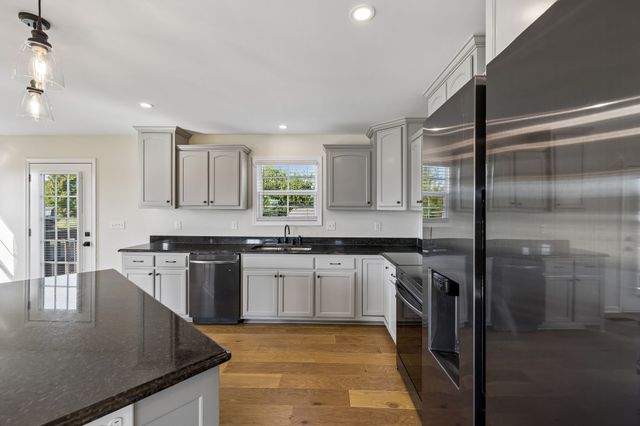 53 Morgan Rd, Lafayette, TN 37083