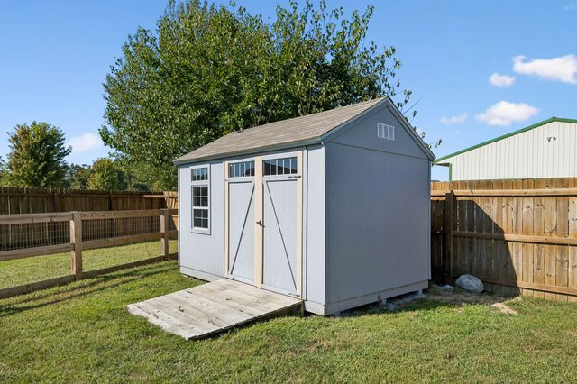 53 Morgan Rd, Lafayette, TN 37083