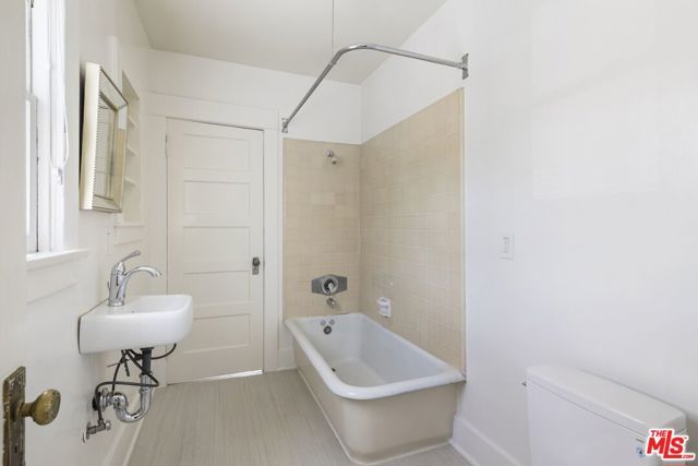 980 W Kensington Road, Los Angeles, CA 90026