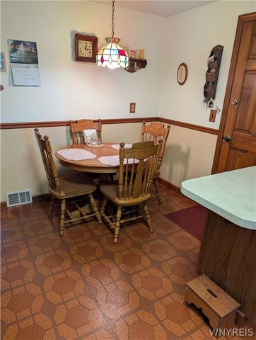 8325 Vernon Circle, Clarence, NY 14221
