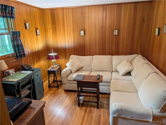 8325 Vernon Circle, Clarence, NY 14221