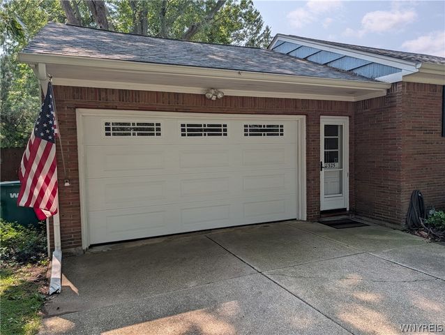 8325 Vernon Circle, Clarence, NY 14221