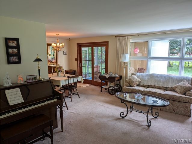 8325 Vernon Circle, Clarence, NY 14221