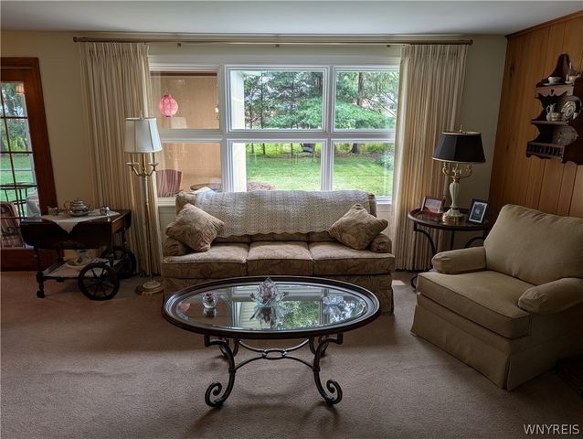 8325 Vernon Circle, Clarence, NY 14221