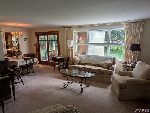 8325 Vernon Circle, Clarence, NY 14221