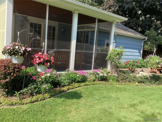 8325 Vernon Circle, Clarence, NY 14221