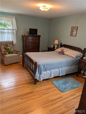 8325 Vernon Circle, Clarence, NY 14221